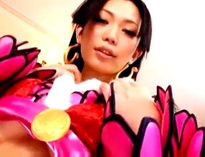 美脚の妖艶なお姉さんが卑猥なヴァギナを見せながらのオナサポなオナニー！ずらしハメSEXで淫乱ビッチに咲き乱れる！