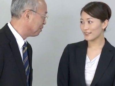 清楚なオットリ美人の元CAが気品溢れる感じで10分以上のマナー講座！そして始まるエロい老人に弱みを握られSEX！