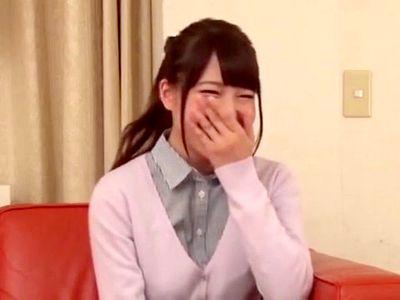 【素人ナンパ】アイドル級のかわいいOLがブ男に素股マッサージでSEXの練習→ニュルッと生挿入の生中出し！