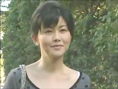 豚箱から出所した旦那をウキウキしながら迎えに行く美熟女の人妻！欲求不満の”ご無沙汰まんこ”にガン突き鬼ピス激ピス痙攣イキ！