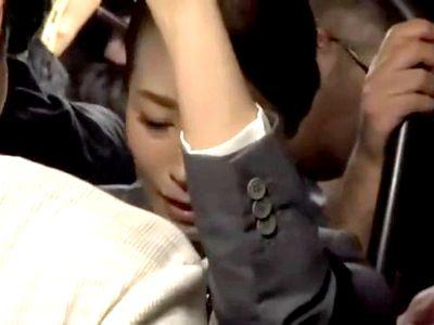 【おばさんを痴漢してどうする気？】妖艶な熟女がバス痴漢される！だがしかし久しく忘れていた雌の本能を呼び起こされてしまい…