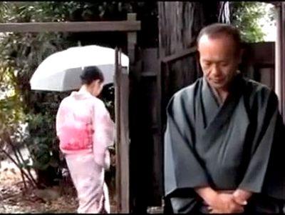 下半身だけ露出させて淫靡に交わるはしたない中年たちの淫らな行為！ガン突き鬼ピス激ピスで突いて中出しの痙攣イキ！