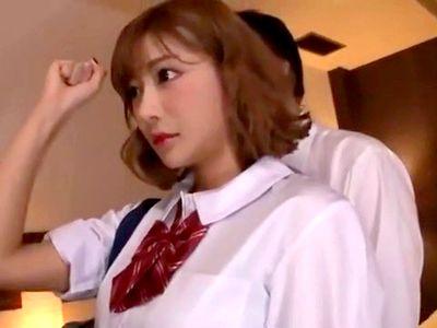 スタイル抜群のモデル級の美女が制服美少女JKコスプレで痴漢プレイ！ローションオイルでヌルヌル手コキ！着衣ハメSEX！