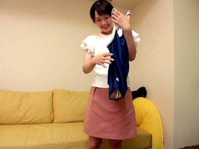爽やかショートカットちゃんが水着で覆面男とエロSEX！剃り残しチェックの脇見せ！