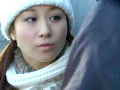 美人お姉さんがなぜかトイレで着替えてJKくらいのロリ美少女に変身！中年オジさんとエロ・スケベに乱れるエロドラマ