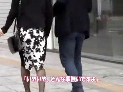 人妻ナンパの企画でエロかわいい人妻をゲット！車内で下着チェックしてスケベに人妻NTR中出しカーセックス！