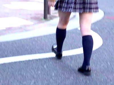 企画ナンパされたJKが男を喜ばすマッサージを学ぶ！…はずがなぜかSEXに持ち込まれる！！！！