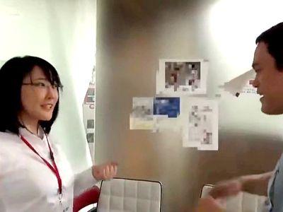 いきなり！野球拳ゲーム！眼鏡が似合う巨乳・爆乳美人OLに赤面企画で少しずつ服を脱がして性行為へ！SEXまで持ち込みたいがどうなる！ｗ