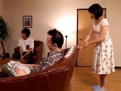 美熟女の奥さんが”歪んだ性癖”を持つ変態息子の性奴隷・肉便器に！この快楽堕ち・調教を旦那は知らない…？