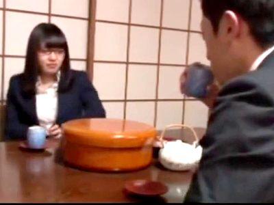 「あたしのおっぱいと彼女のおっぱい…どっちが好き！」どっちもです！とりま1発ヤラしてくださいね！女上司とSEX！