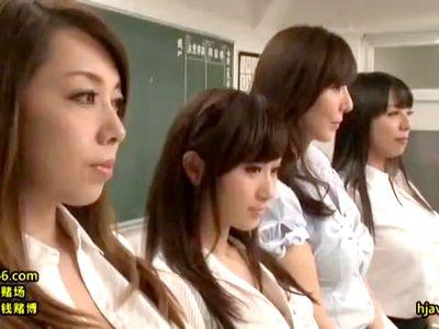 【熟女四天王？】美魔女・美熟女でエロ偏差値MAXのスーパー女教師たちが超・淫乱痴女ビッチに生徒を骨抜きに！めちゃシコ注意報