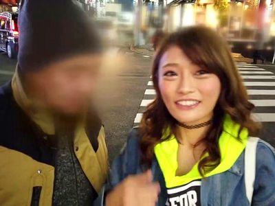 エロ巨乳おっぱいスレンダーのギャルお姉さんがエロ痴女ビッチにベロチュー舌技でぺろぺろ！