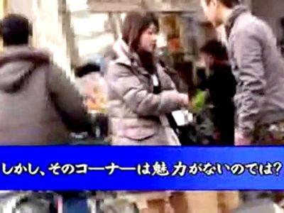 四十路から五十路の美熟女おばさんを息子くらいの年齢の男が変態勇気ナンパ！車内やホテルに連れ込みSEXを狙うエロ動画！