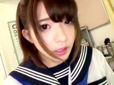 アイドル級の美少女JKのかわいい乳首を変態医師がネチネチと乳首舐め痴漢！かわいいあえぎ声でビクンッ！と乳首イキ！