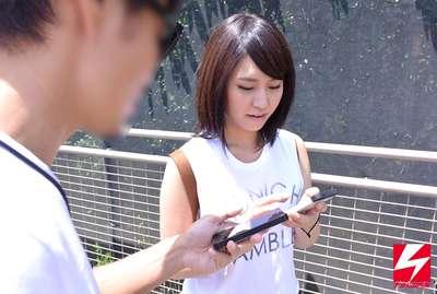 黒髪セミロングのサーファー娘はプロを目指すがその前にAVデビュー！18歳の若い肉体美を曝け出し淫乱痴女ビッチに乱れる！