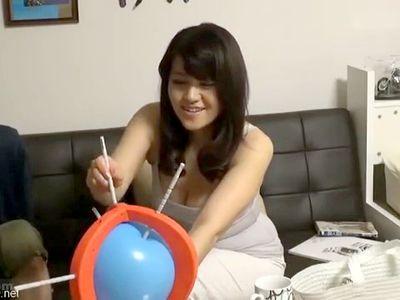 五十路に見えない美魔女をヤリチンがナンパしてヤリ部屋連れ込み！隠し撮り盗撮しながら人妻NTRセックスに持ち込む展開！