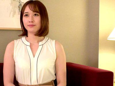 エロ美乳おっぱいのお姉さんがジュポフェラ！かわいいエロ下着ずらしハメSEXパコでかわいい喘ぎ声をあげて敏感に感じまくる！