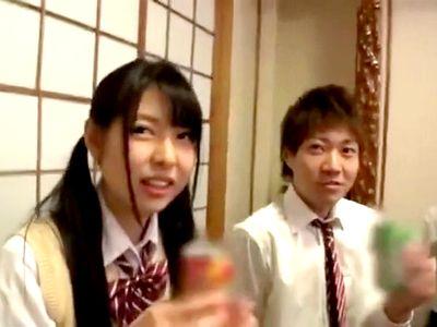ウェーイ！飲んでるぅ？修学旅行でJKにお酒を飲ませて泥酔させて悪ノリ痴漢！思考能力を失ったJKはパコられて中出しされちゃう！