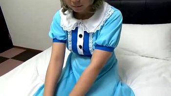 幼い顔で乳首がキレイな美巨乳のコスプレイヤーを撮影してポッチャリとしたカラダを美味しく頂くオフパコえっち