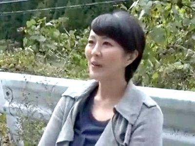 エロ美熟女おばさんが旦那が刑務所にいるので他人棒とお互いに発情しあって不倫浮気の不貞な人妻NTRセックスのエロドラマ