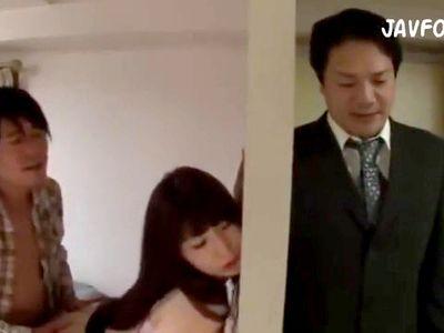 肉感的なエロ漫画を再現！ムチムチでデカパイの奥さんが旦那の弟に寝取られ睡眠レイプを目論む男たちの慰みものに！？