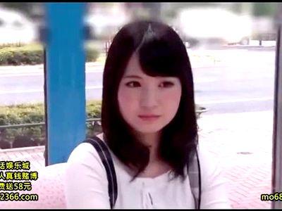 ちっぱい貧乳つるぺた19歳でアイドル級の美少女JDが童貞のオナサポ企画のはずが中出し筆おろしSEXすることに！
