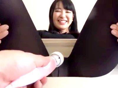 笑顔が激カワなかわいい若奥さんを羞恥な格好で電マ責め！手マン潮吹き！連続で痙攣イキして絶頂アクメ！確かに驚異的な可愛さ