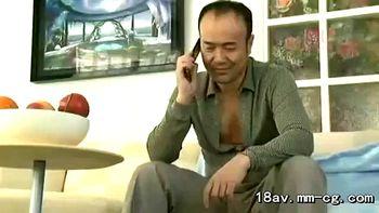婚期はとうの昔にすぎて浮いた話がない歌謡界の女王だが内緒で姦通している男がいる…そう、その男こそ