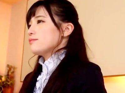 お仕事中の元アイドルでデカ乳のアナウンサーのパンストを破りクンニ・おもちゃ責め！バックで着衣ハメSEX開始！