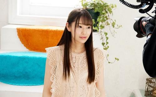 新名あみん　男の憧れ細巨乳美女がAVデビュー！おっきなオッパイ可愛い乳首括れたウェスト・・・すべて良い！