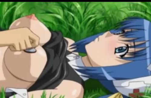 野外でおっぱいを押し付けちゃう変態