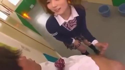 『騎乗位』学園一のほんわか癒し系美少女・麻倉憂は、実は勃起チンポに目がないんです！気がつくと俺やクラスの男子のチンポをシコシコ。休み時間だっ！