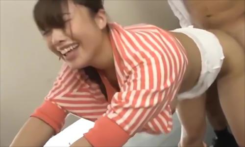 人気企画の第8弾！今回も可愛い若妻達がノーブラ姿でゴミを出し、美しすぎる乳首を男達に無料ご奉仕！？「もしかして俺のこと誘ってるんじ！