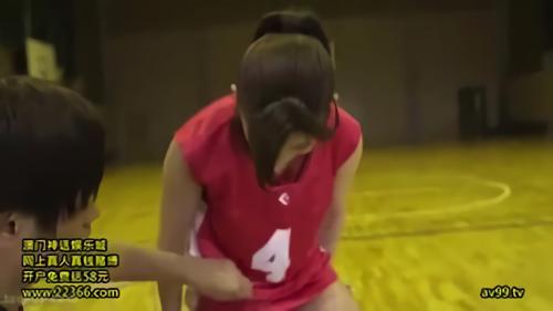 『騎乗位』バスケットボールを遊びしている姿を見れば一目瞭然！正真正銘の女子運動選手が裸で真剣遊び。大きなGカップのバストを揺らして対戦相手を！