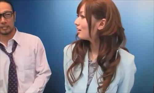 『美乳』某テレビ局のテレビタレント女子アナにそっくりな麻倉憂ちゃんがアナウンサーになっちゃった。水色のスーツに身を包み情欲的情欲的アナ研修！