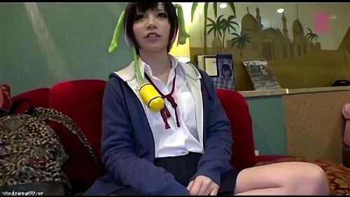 『素人』東京のヤンキー女子校生たちの生態を追ったドキュメンタリー第2弾は、ショートカットが似合うひかりちゃん。口は悪いが、エッチなことにな！