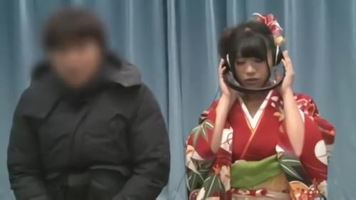 『着物』新年を迎え、フレンド同士で初詣にやって来た晴れ着美女に簡単なお正月レクリエーションをするだけでお年玉を進呈と声を掛け、マジックミラー号！