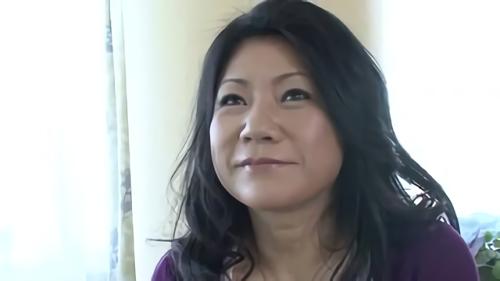 『熟女』今回の初撮り奥様は、なんと体験人数50人という松崎志津子さん50歳。あまりのぶっちゃけぶりにスタッフもたじたじ…。通常のファックで！