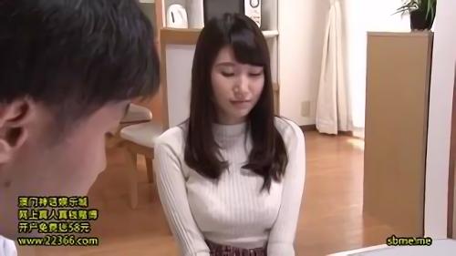 『おっぱい』自分をオカズに一人Hする隣の男子校生を目撃した人妻。必死にチ〇ポを扱く姿に戸惑いながらもエキサイトしてしまいマンズリを始める。しか！