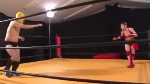『愛弓』女子プロレス界の筋肉テレビタレントレスラーに危険日狙って中出しデスマッチ強行！ロープや場外を巧みに使ってマングリクンニ、スペースフ！