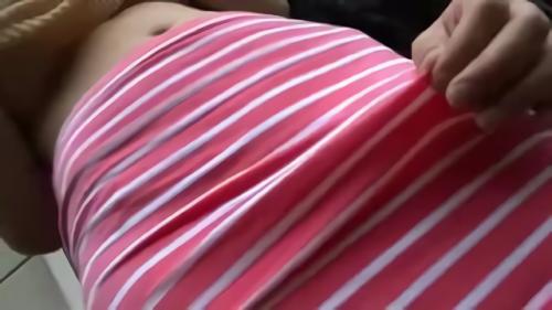 『人妻ナンパ』指摘されたご婦人は恥ずかしさで赤面するが、乳首はビンビンに勃起！！服の上から乳首をクリクリすると、アヘ声を漏らし本気モー！