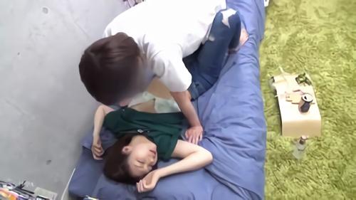『盗撮』保育学生。「美容師は女性じゃないと…」男に低免疫で「頭触られるのも無理！」嫌がる彼女になんとか頭皮マッサ！急に顔が赤くなり「や！