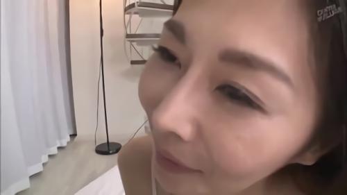 『手コキ』今まで「中でイク」テイストを味わったことがないという藤川れい子さん46歳。「いつものことながらイッたフリをするのに気疲れしちゃって。」セ！