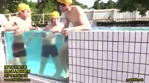 『女教師』授業お構いなしで大暴走！水着からハミ出るお尻を撫でたり揉んだり吸い付いたりのイタズラづくし！水の中でぷるぷる揺れて、プールサイド！
