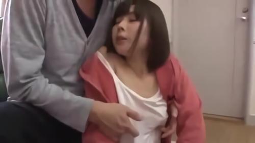 『口内射精』貧乳にコンプレックスもっている可愛い女の子5人！！近くにいる男に服の隙間からカワイイ乳首がみえてしまい、羞恥心から女の子！