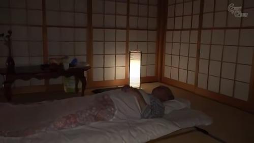 『騎乗位』銀座でママをしている主婦・かな。夫と家を建て幸せに暮らしていたが、ある日から寂しく暮らしていた義父も共に暮らすことに。しかし身体の！