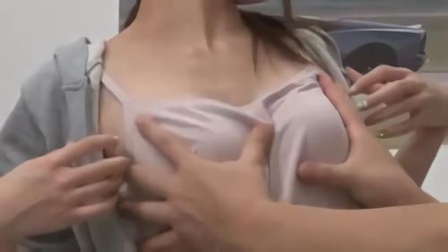 『巨乳』僕の包茎チ○ポを弄り出した！皮を伸ばしたり触るだけでハピネスしなかったお姉ちゃんはチ○ポにしゃぶりついて…そのまま包茎チ○ポに！