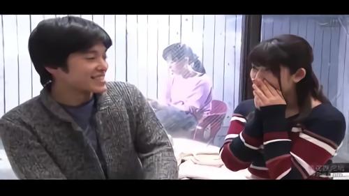 『女子大生』両親はマジックミラーの向こうに！両親からは見えないシチュエーションにドキドキしつつも弟は童貞と告白！姉は驚愕！そのまま2人っきりで筆おろしをお願いしたら姉は！