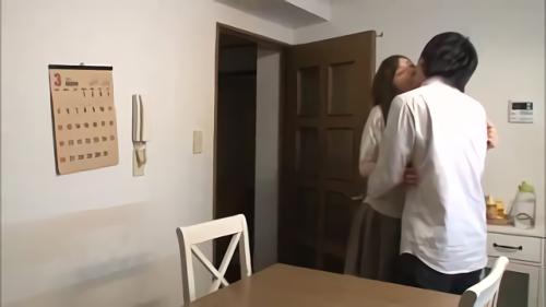 『巨乳』マンションの隣同士で僕達夫婦と、妻の両親が暮らしています。義母のあきさんはとてもエレガントで美しくて、いまだ一緒にご飯食！