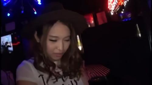 『泥酔』ド情欲的い女―ココにいた―AV面接にやってきた新宿噂のバーで働くテキーラガール生脱がせ記録！実際に働いている店に潜入！店！